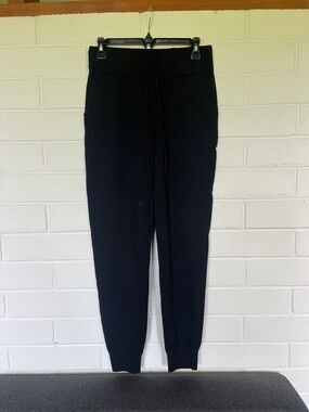 Quince pants size small in black 100% cashmere